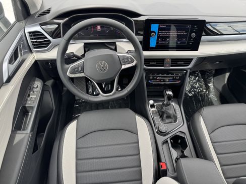 New 2025 Volkswagen Taos SEL image 13