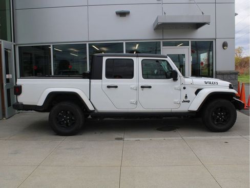Certified 2021 Jeep Gladiator Willys image 4