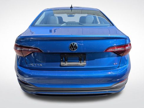 Used 2023 Volkswagen Jetta SE w/ Panoramic Sunroof Package FWD image 5