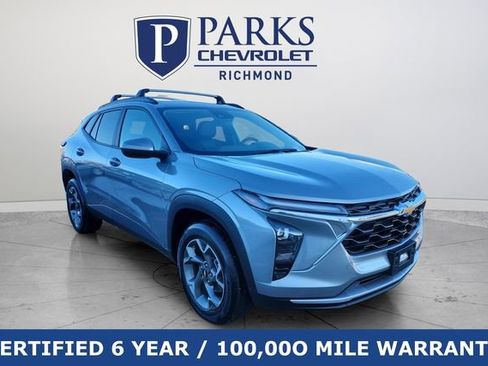 Certified 2025 Chevrolet Trax LT w/ Driver Confidence Package image 1