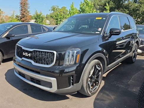 Used 2023 Kia Telluride EX w/ EX Captain's Chair Package AWD/4WD image 2