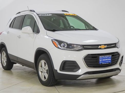Used 2017 Chevrolet Trax LT w/ LT Convenience Package image 13