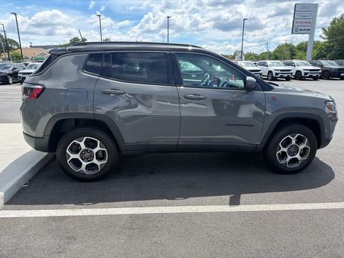 Used 2022 Jeep Compass Trailhawk w/ Trailhawk Convenience Group AWD/4WD image 2
