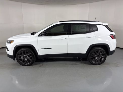 New 2026 Jeep Compass Latitude w/ Sun and Sound Group AWD/4WD image 5
