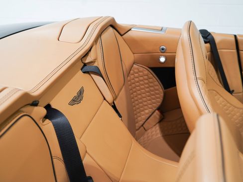 Used 2017 Aston Martin Vanquish Volante RWD image 19