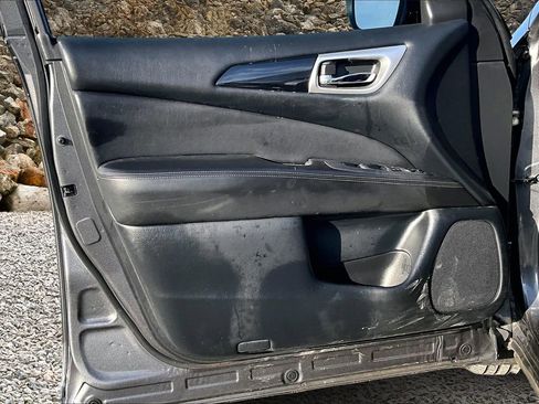 Used 2020 Nissan Pathfinder S image 20