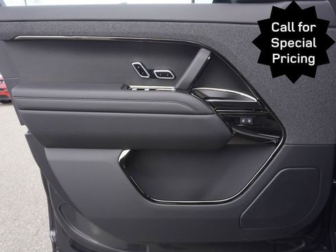 New 2025 Land Rover Range Rover Sport SE image 17