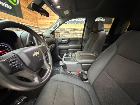 Used 2019 Chevrolet Silverado 1500 Custom w/ Custom Convenience Package AWD/4WD image 12