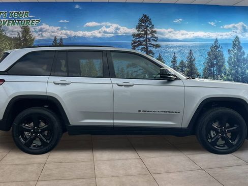 New 2025 Jeep Grand Cherokee Altitude image 4