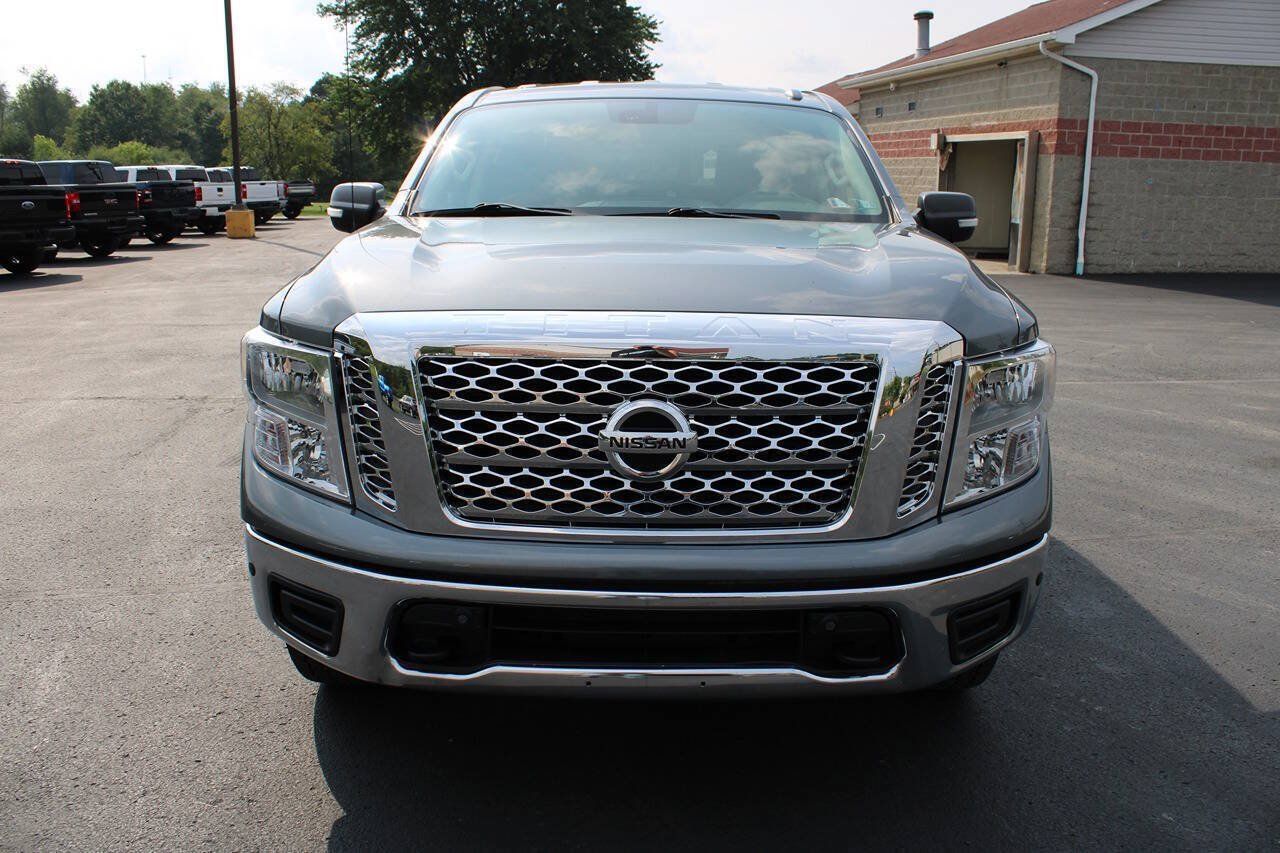 Used 2018 Nissan Titan SV w/ SV Convenience Package AWD/4WD image 9