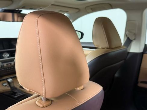 Used 2018 Lexus ES 350 w/ Luxury Package w/Wood Trim image 22