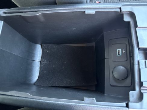 Used 2017 Ford Fusion SE w/ Fusion SE Technology Package image 13