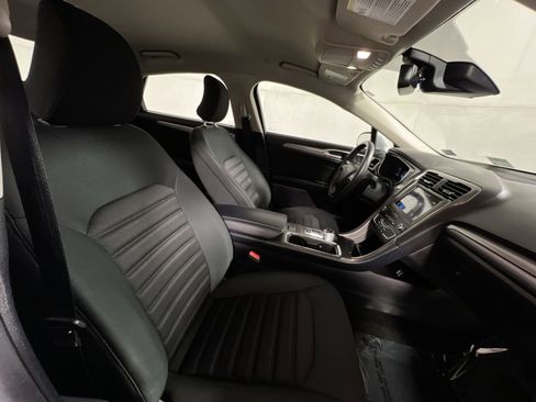 Used 2019 Ford Fusion SE image 25