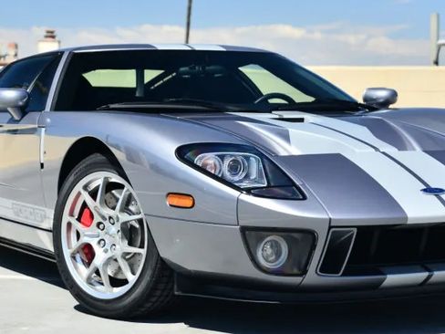 Used 2006 Ford GT RWD image 3