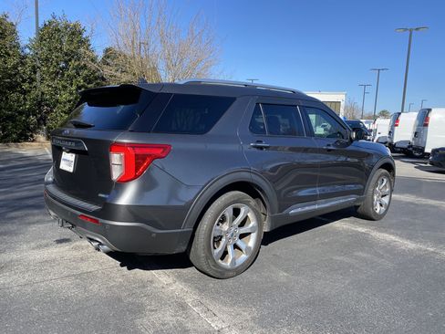 Used 2020 Ford Explorer Platinum w/ Premium Technology Package image 9