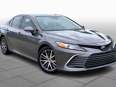 Used 2023 Toyota Camry XLE w/ Navigation Package image 3