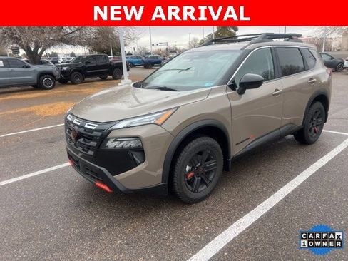 Used 2025 Nissan Rogue SV image 3