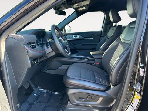 Used 2025 Ford Explorer ST-Line w/ ST-Line Street Pack image 15