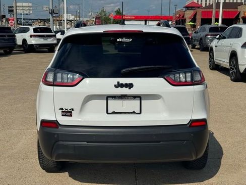 Used 2019 Jeep Cherokee Latitude Plus AWD/4WD image 4