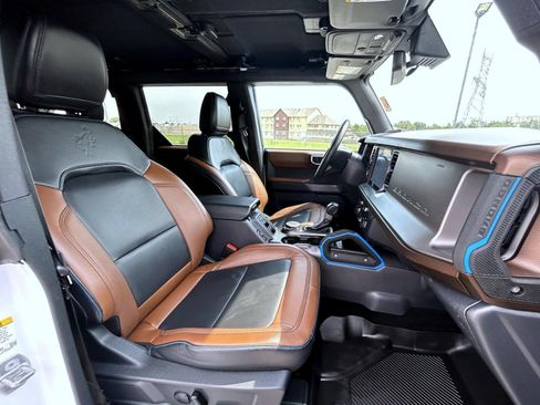 Used 2022 Ford Bronco Outer Banks AWD/4WD image 16