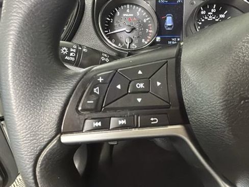 Used 2019 Nissan Rogue SV FWD image 15