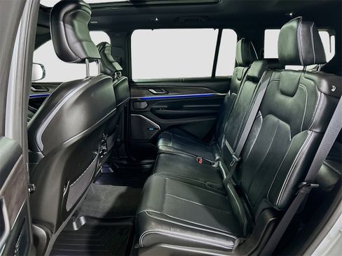 Used 2022 Jeep Grand Cherokee L Overland w/ Advanced Protech Group III image 24