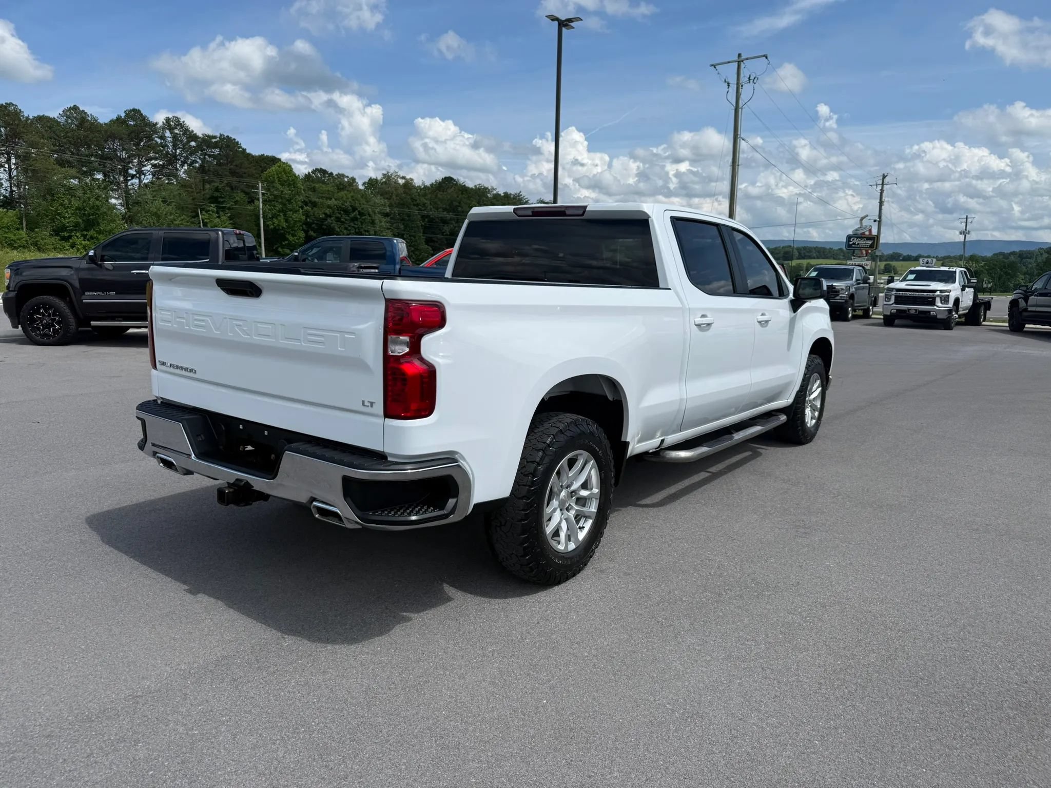 Used 2020 Chevrolet Silverado 1500 LT w/ Z71 Off-Road Package AWD/4WD image 4