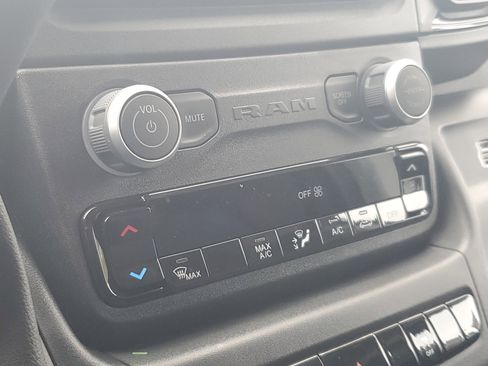 Used 2025 RAM ProMaster 2500 w/ Storage Group image 16