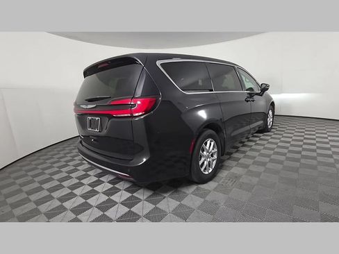 Used 2023 Chrysler Pacifica Touring-L FWD image 41