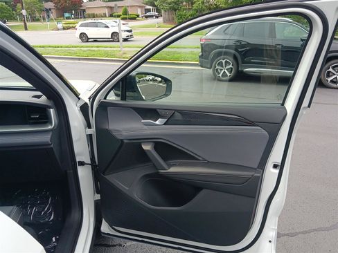 New 2025 Volkswagen Tiguan SE R-Line image 38