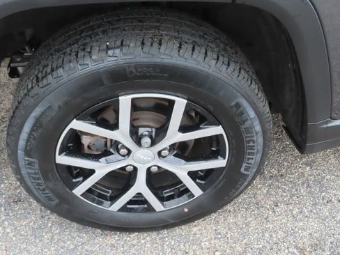 Used 2023 Jeep Grand Cherokee Limited AWD/4WD image 16