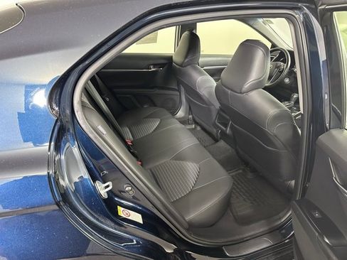 Used 2018 Toyota Camry SE image 12