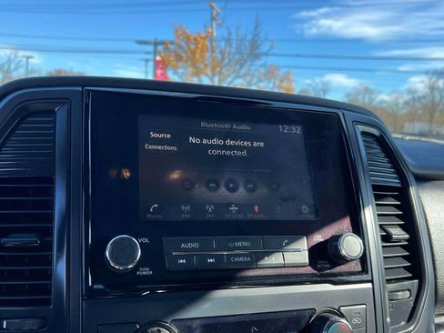 Used 2024 Nissan Titan SV w/ SV Convenience Package image 27