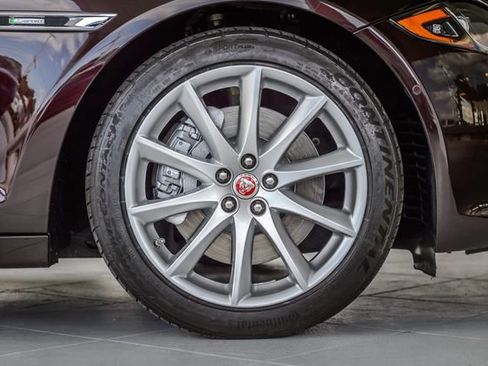 Used 2016 Jaguar XJ R-Sport RWD image 16