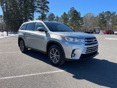 Used 2019 Toyota Highlander XLE image 4