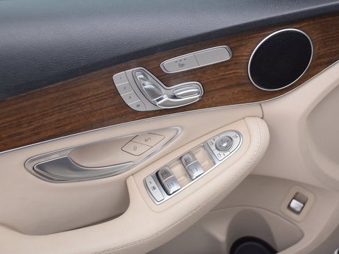 Used 2019 Mercedes-Benz C 300 Sedan image 21