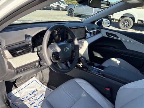Used 2025 Toyota Camry XLE image 12