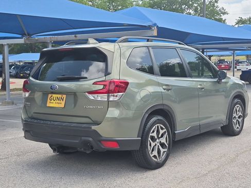 Used 2020 Subaru Forester Premium AWD/4WD image 3