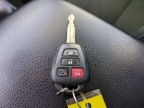 Used 2015 Toyota RAV4 XLE AWD/4WD image 28