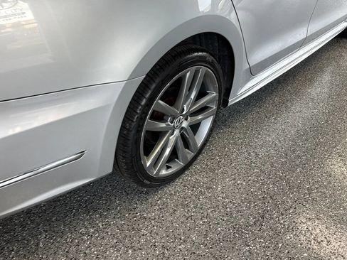 Used 2018 Volkswagen Passat 2.0T R-Line w/ R-Line Lighting Package FWD image 41