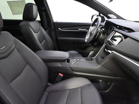 Certified 2024 Cadillac XT5 Sportv w/ LPO, Floor Liner Package AWD/4WD image 13