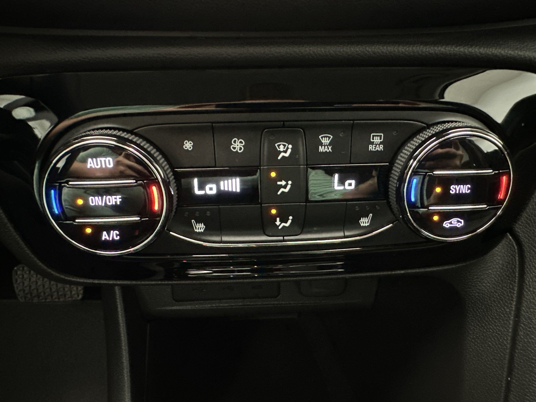 Certified 2023 Buick Encore GX Select w/ Sport Touring Package AWD/4WD image 16