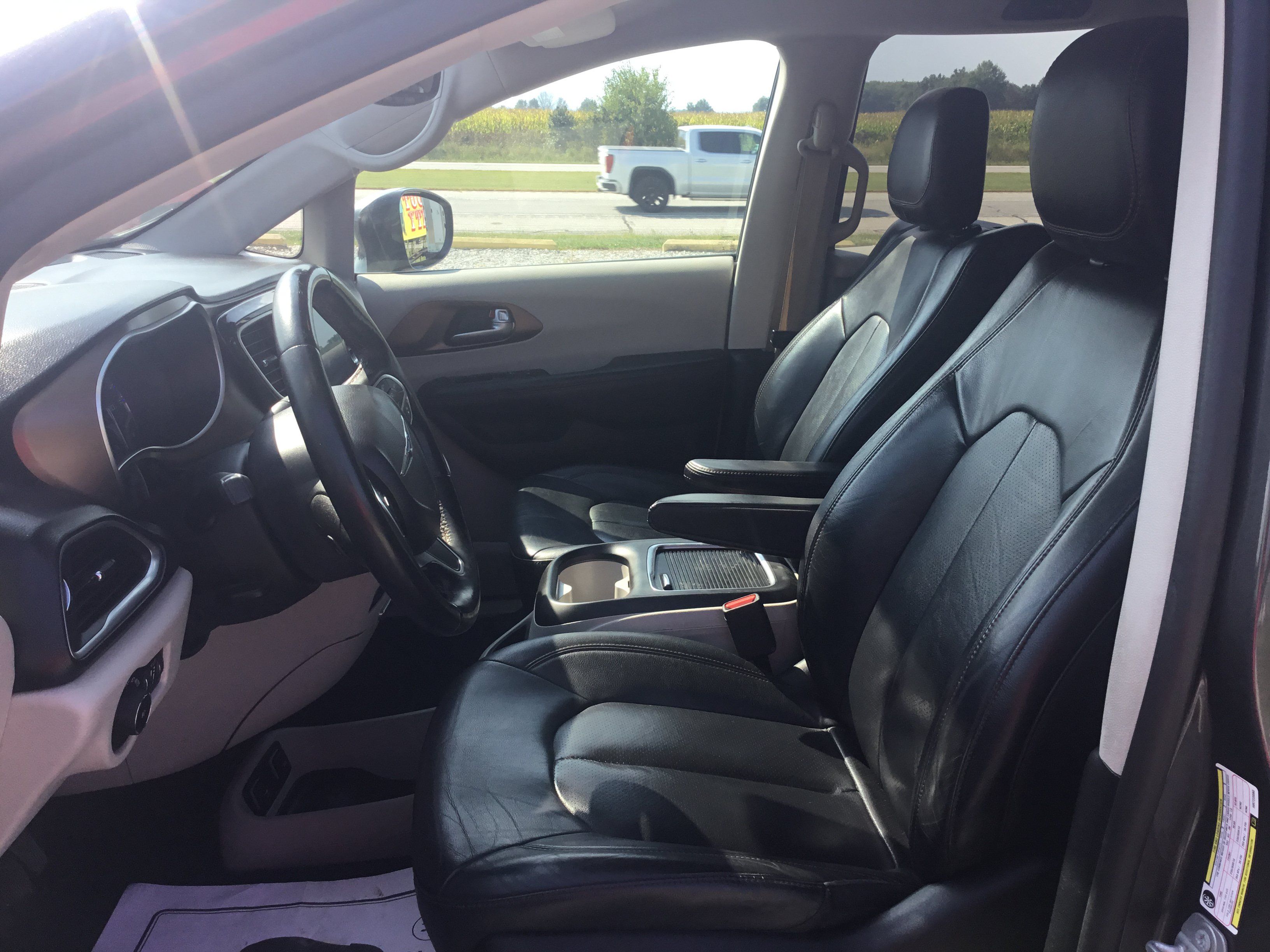 Used 2017 Chrysler Pacifica Touring-L Plus w/ Advanced Safetytec Group FWD image 15