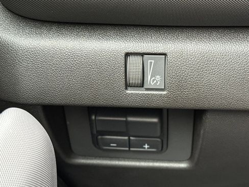 Used 2025 Chevrolet Colorado Z71 w/ Technology Package image 32