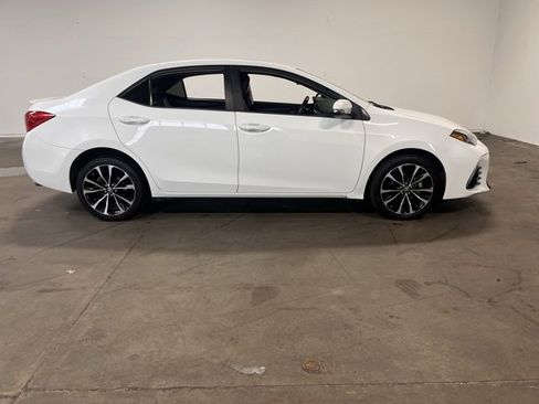 Used 2017 Toyota Corolla SE image 2