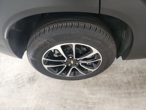 Used 2025 Chevrolet TrailBlazer LT w/ Convenience Package image 12