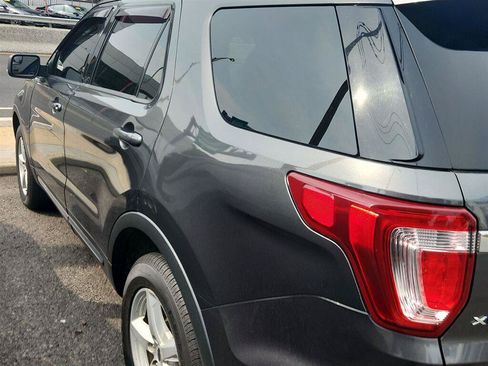 Used 2017 Ford Explorer XLT AWD/4WD image 4