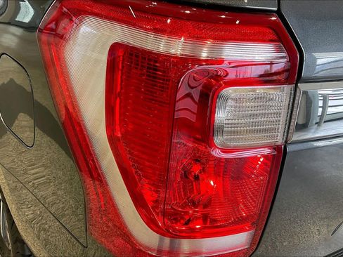 Used 2021 Ford Expedition XLT image 28