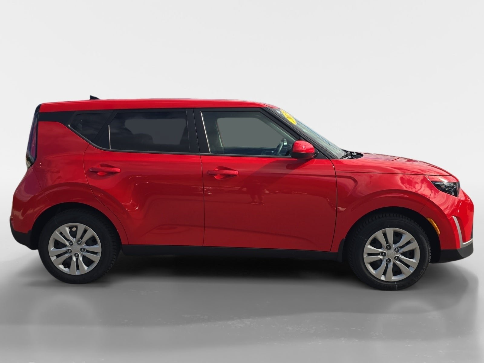 Used 2023 Kia Soul LX FWD image 2