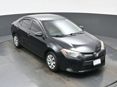 Used 2015 Toyota Corolla LE image 32